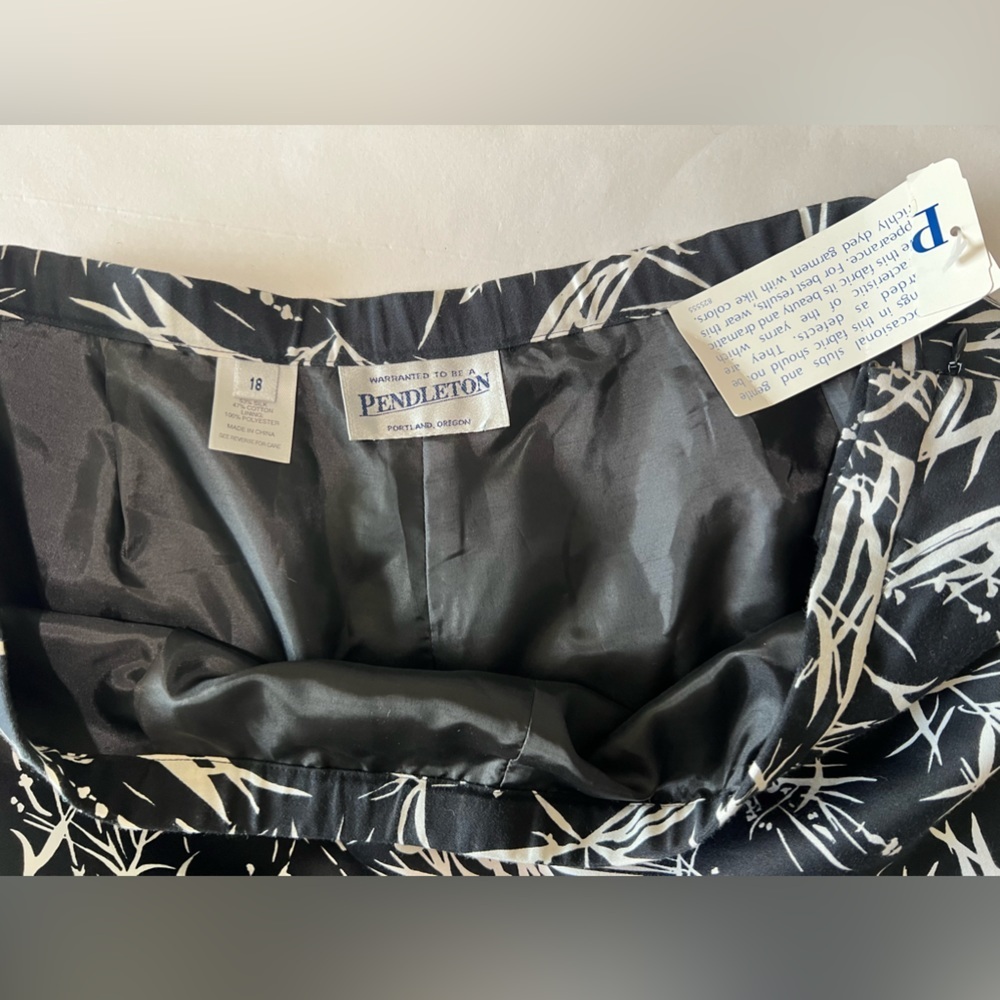 Pendleton Straight Leg Black White Floral Silk Blend Side Zipper Pant Size  18 - Picture 4 of 9